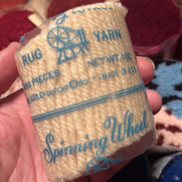 Vtg SPINNING WHEEL MARY MAXIM PreCut Latch Hook Rug yarn LOT 48 1-oz packs NEW - Picture 14 of 17